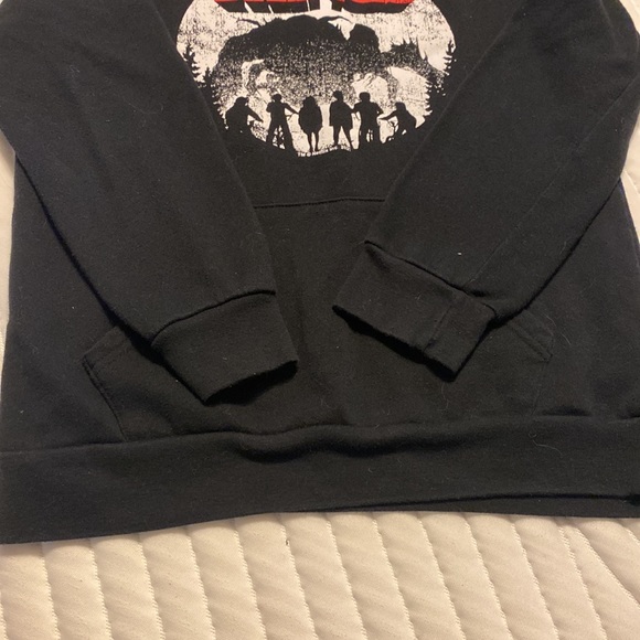 Old Navy Stranger Things sweatshirt 14/16 - Picture 2 of 3